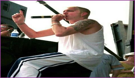 Rapper Eminem Body Measurements Weight Height Shoe Size Stats